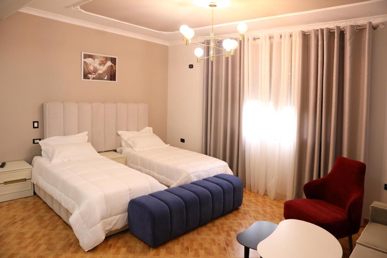 Hotel Vila Stefa Vlorë Buitenkant foto